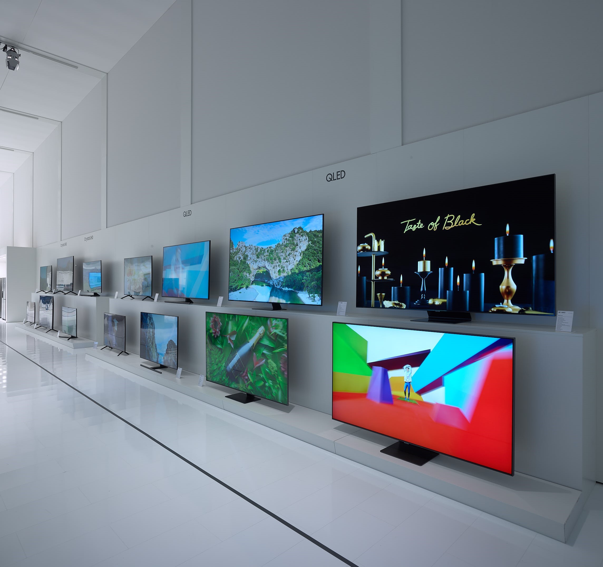Телевизоры qled hyundai. Samsung QLED 8k 2020. Samsung Smart TV 2020. Телевизор Samsung Smart TV 2021. Samsung 8k телевизор v Yerevane.