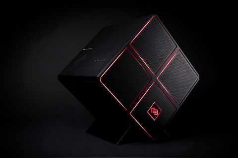 Maingear u suradnji s HP-om stvorio kockasto Omen X računalo