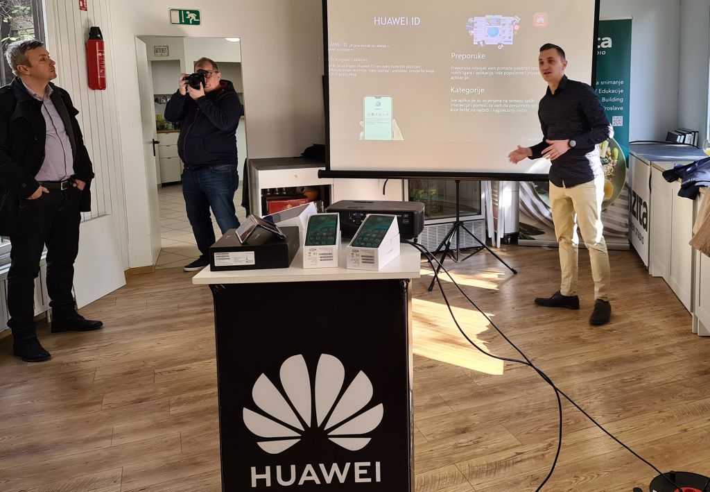 Huawei u Zagrebu predstavio novi Mate Xs preklopni mobitel!