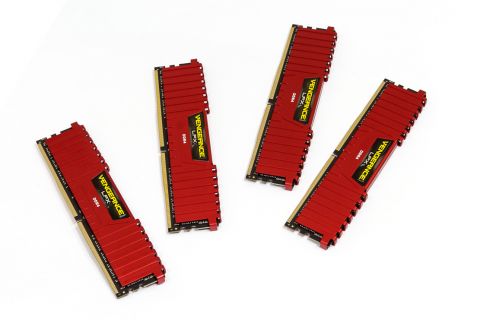Četiri u kompletu X99 platforma nosi quad channel konfiguraciju RAM-a